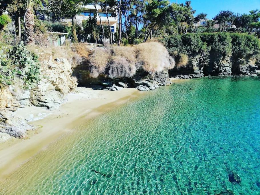 Lenico Beachfront Suites Ajía Pelajía Kültér fotó