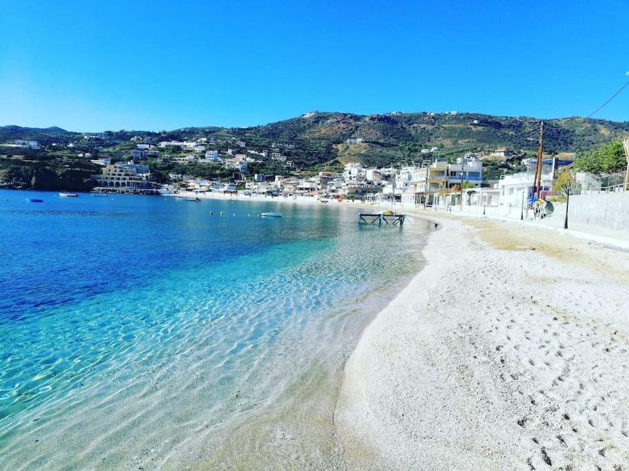 Lenico Beachfront Suites Ajía Pelajía Kültér fotó