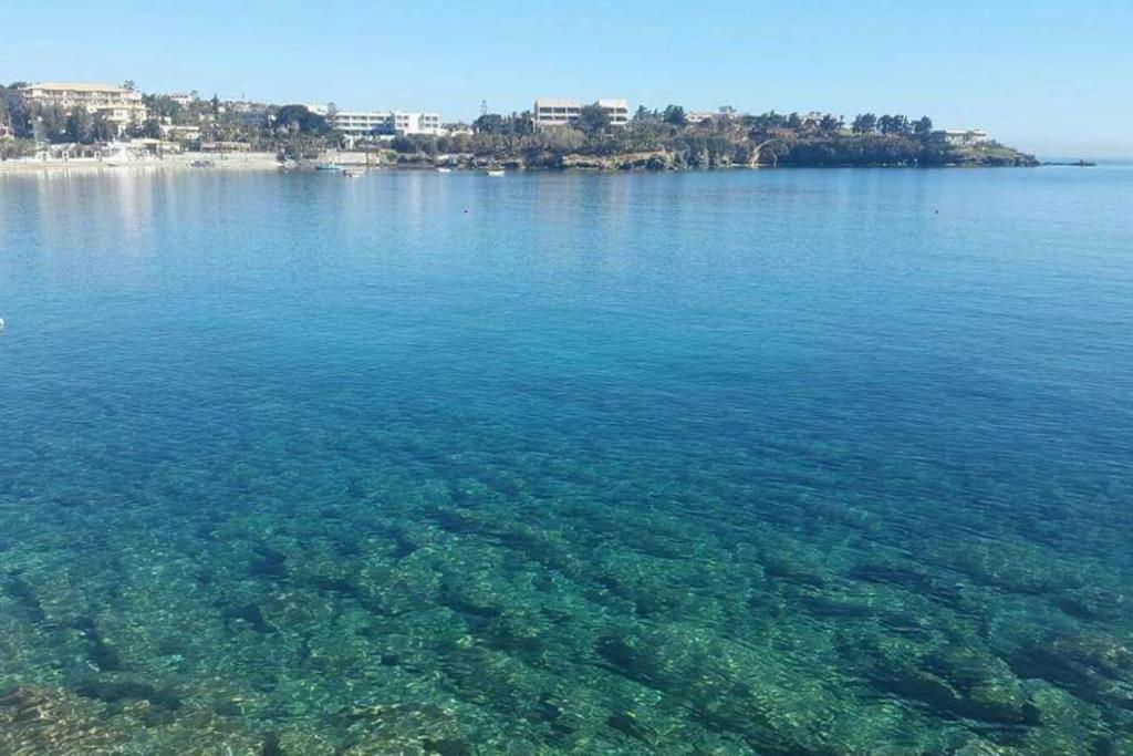 Lenico Beachfront Suites Ajía Pelajía Kültér fotó