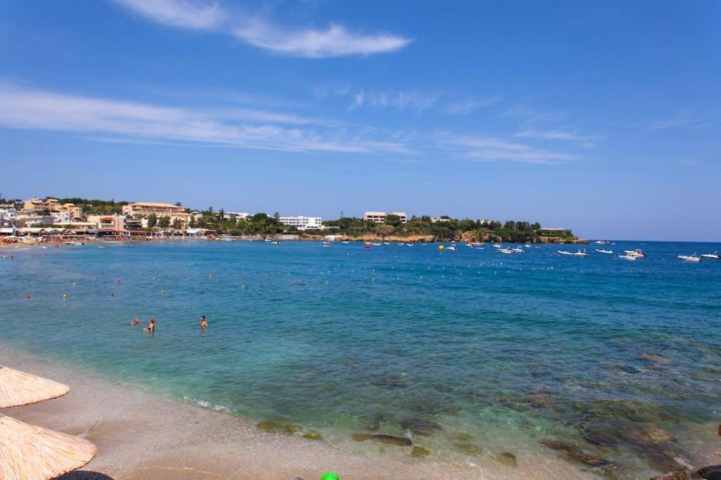 Lenico Beachfront Suites Ajía Pelajía Kültér fotó