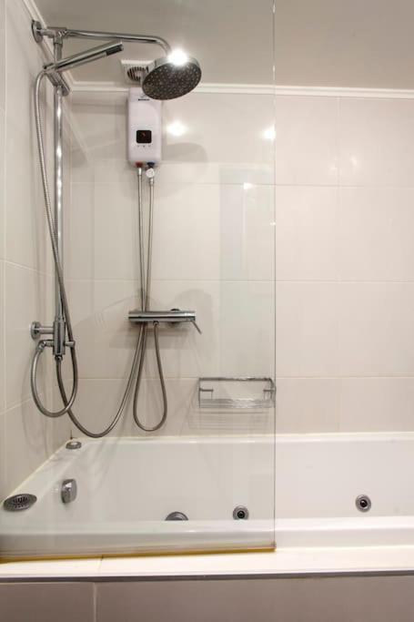 Lenico Beachfront Suites Ajía Pelajía Kültér fotó