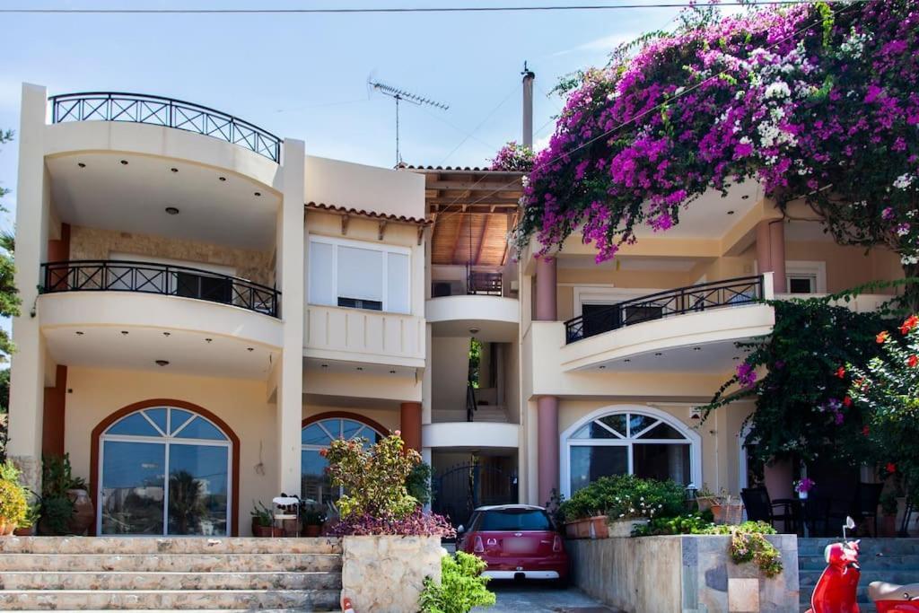Lenico Beachfront Suites Ajía Pelajía Kültér fotó
